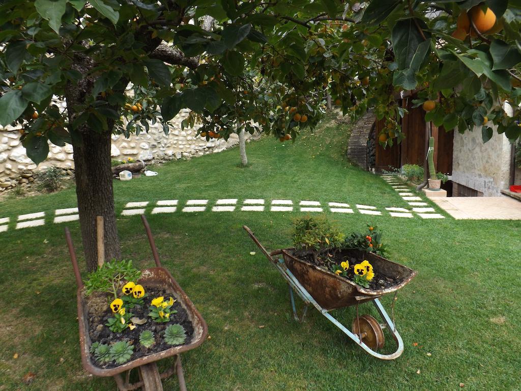 Agriturismo San Giovanni Ad Insulam Ізола-дель-Ґран-Сассо-д'Італія Екстер'єр фото