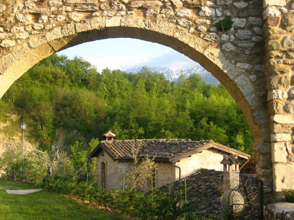 Agriturismo San Giovanni Ad Insulam Ізола-дель-Ґран-Сассо-д'Італія Екстер'єр фото
