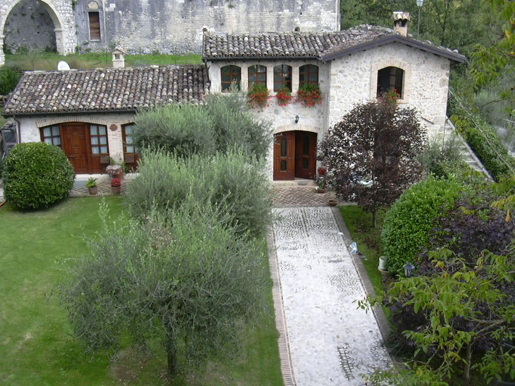 Agriturismo San Giovanni Ad Insulam Ізола-дель-Ґран-Сассо-д'Італія Екстер'єр фото